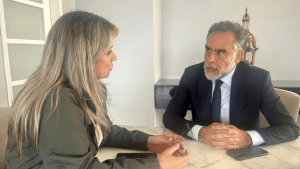 “Vicky, ya cállese la boca”: así se desespera Armando Benedetti en la entrevista y pide no responder más preguntas