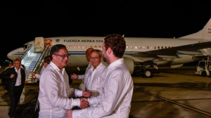 En medio de la crisis de su gobierno, Gustavo Petro llegó a Cuba para firmar el cese bilateral con el ELN