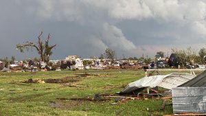 Tornado arrasó con un parque de casas rodantes en Texas (Videos)