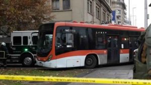 Tragedia en Chile: venezolana murió decapitada tras quedar aprisionada entre un autobús y un poste