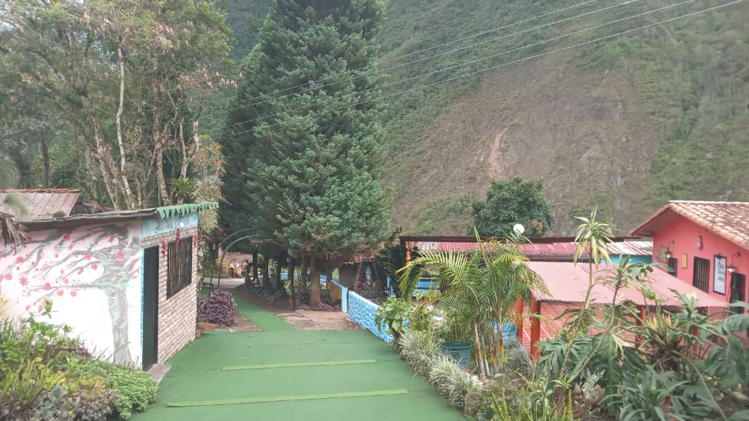 Amanecieron sin alimentos abuelos y niños de la casa hogar Carpintero de La Montaña en Táchira