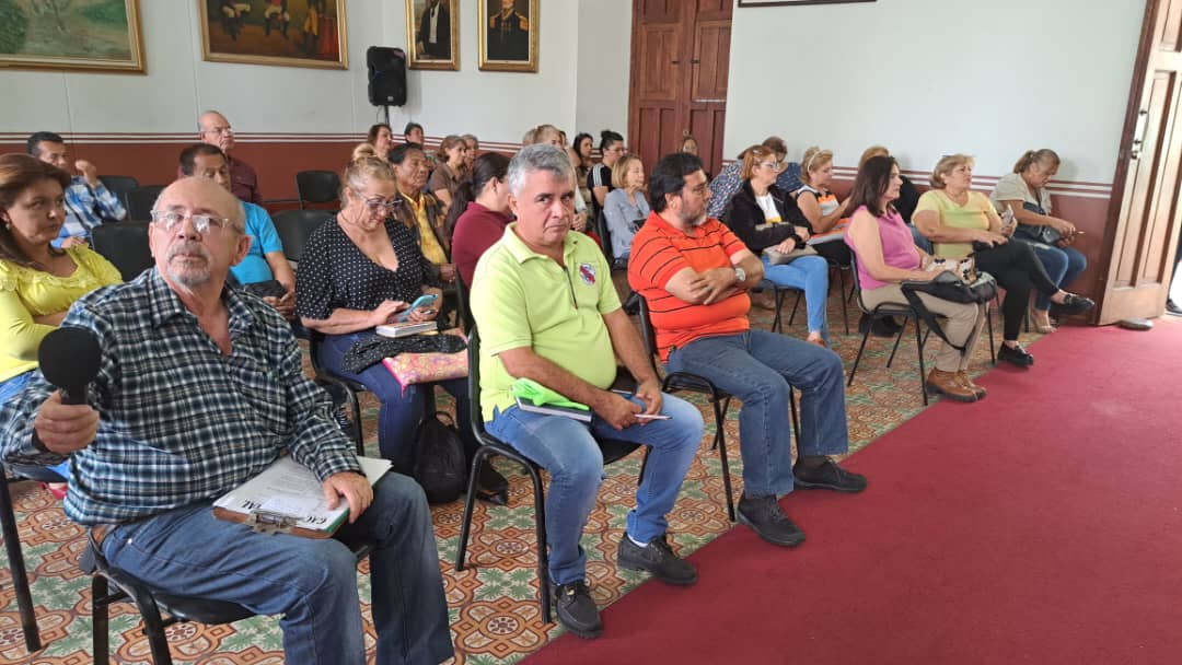 Transportistas de la frontera en Táchira advierten que no permitirán que los desplacen por buses rojos-rojitos