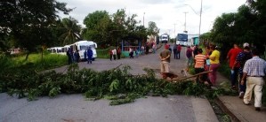 La carretera es una guillotina en Punceres y el gobernador de Monagas mira pa’ otro lado