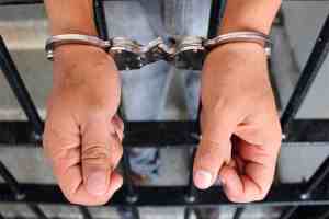 Singapur triplica la pena máxima por posesión de drogas a 30 años de cárcel y 15 latigazos