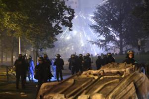 Al menos 667 detenidos en la tercera noche de disturbios en Francia