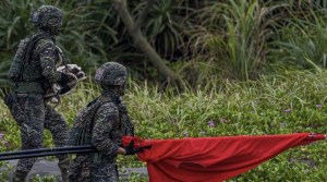 Siguen los escándalos en Colombia: Alto General habría usado instalaciones militares para guardar un caballo