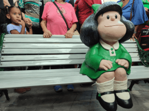Esculturas de Mafalda y su amigo Manolito llegaron a Baruta