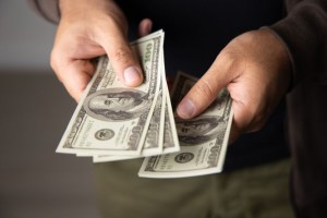 Nuevo México dará pagos directos de hasta mil dólares a residentes que hayan declarado sus impuestos