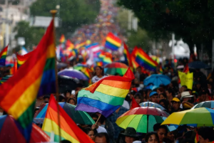Por qué junio es el mes del “Orgullo gay” y qué se conmemora