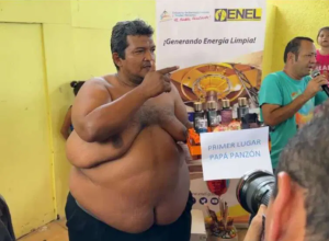Taxista con una barriga de 193 centímetros ganó el insólito concurso de “El papá panzón”