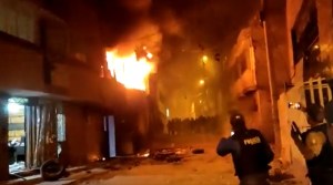 Vecinos de un barrio en Quito le declararon la guerra a los delincuentes y vivieron una noche de terror (VIDEOS)