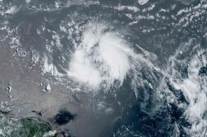 La tormenta tropical Bret sigue su ruta hacia las Antillas Menores, en el oeste del Caribe