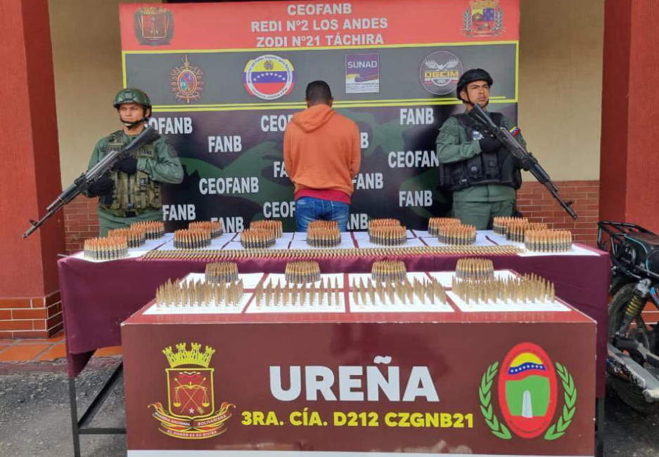 Atraparon en Ureña a un motorizado con casi cinco mil municiones de contrabando