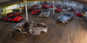 Insólito hallazgo en California: Encuentran 20 Ferrari que escondieron tras el paso de un temible huracán