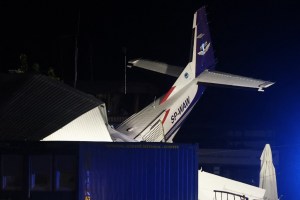 Pequeño avión se precipitó sobre un hangar y provocó una tragedia en Polonia