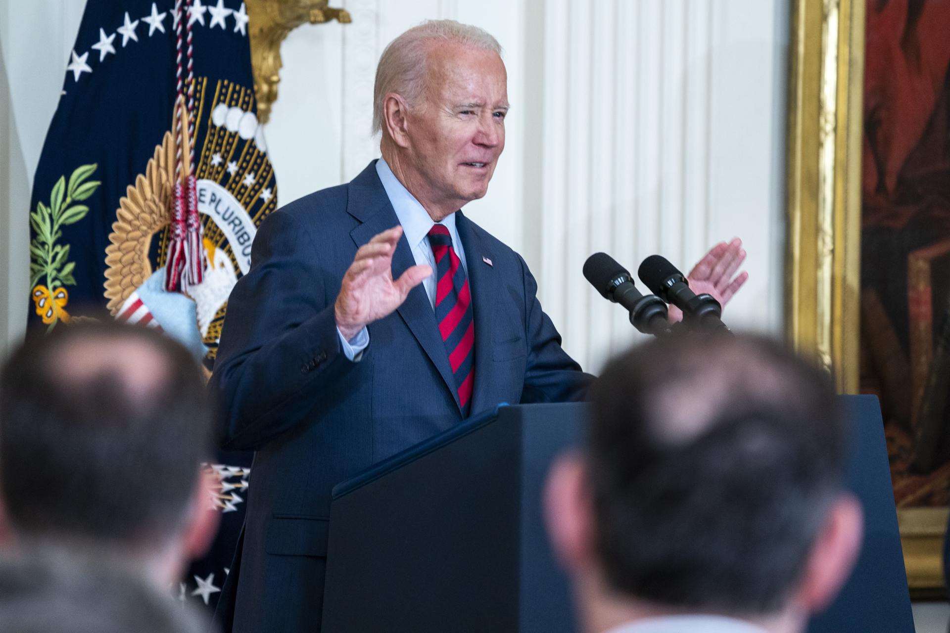 Biden reconoció que la decisión de mandar bombas de racimo a Ucrania fue difícil