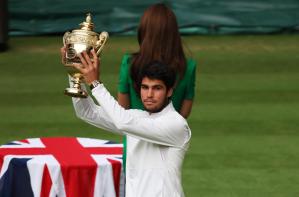 Alcaraz supera a Djokovic en duelo épico y se corona en Wimbledon por primera vez