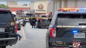 Pánico en centro comercial de Texas: Acribilló a un ladrón que le había robado su vehículo