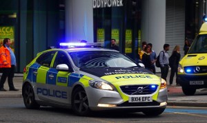 Varias víctimas tras colisionar un carro contra un edificio en escuela de Londres