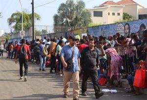 Migrantes enfrentan obstáculos en el sur de México en medio de solicitudes récord de asilo