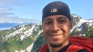 Latino grabó su propio ahogamiento en Alaska con una cámara GoPro y la policía busca su cadáver