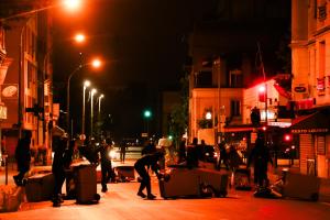 Caos y destrucción en Francia: más de 1.300 detenidos y 79 policías heridos en una noche “infernal” de disturbios