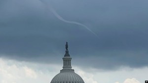 La impactante nube de tornado sobre el Capitolio de EEUU que provocó miedo entre espectadores
