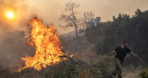 El papa Francisco pide “esfuerzos valientes” ante el desafío del cambio climático tras los incendios