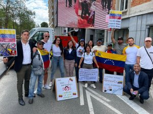 Activistas venezolanos protestaron por visita de Delcy Eloína a cumbre UE-Celac en Bruselas (Fotos y Video)
