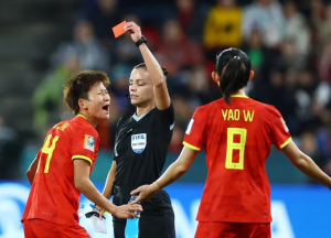 EN VIDEO: futbolista china protagonizó la patada más violenta del Mundial femenino y fue expulsada