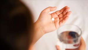 Una aspirina diaria puede aumentar el riesgo de derrame cerebral en adultos mayores sanos