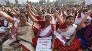 Mujeres forzadas a desfilar desnudas en India piden una investigación imparcial a la justicia