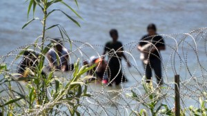 Texas comenzó a enviar a prisión estatal a mujeres migrantes por delitos menores