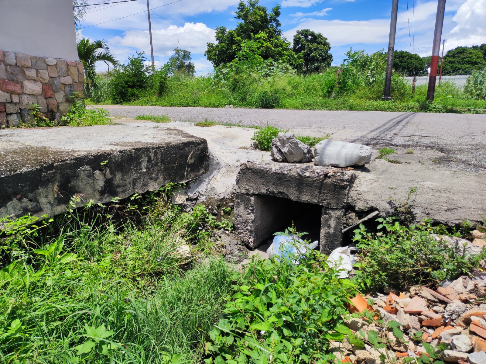 El chavismo tiene ocho años tratando de hacer un canal para encauzar aguas en Santa Rosa… y aún no termina la obra