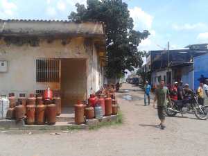Vecinos de Mantecal en Apure “se las ven negras” para cocinar… porque no hay gas desde hace tres meses
