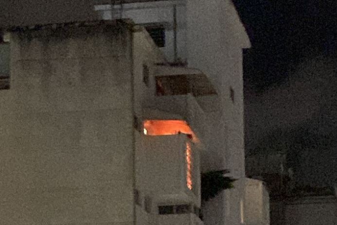 Bomberos controlaron incendio en apartamento de Los Palos Grandes este #12Jul