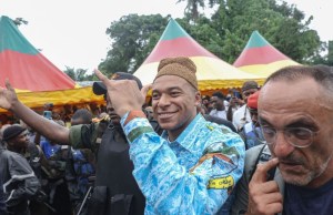 El desastre que armó Mbappé con grupo de seguridad en Camerún durante su visita que impacta al mundo (VIDEO)