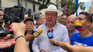 Pérez Vivas tras recorrido por Sabana Grande: Las primarias son el camino para rescatar la democracia