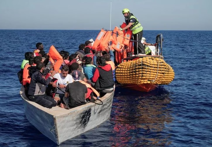 Autoridades italianas bloquean al barco de rescate de migrantes de la ONG SOS Mediterranee