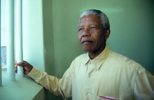 Nelson Mandela, el hombre que vivió 27 años encerrado en el infierno, jamás buscó venganza y luchó por la paz