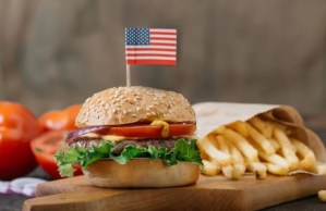 Se come 34 hamburguesas en diez minutos para celebrar el Día de la Independencia de EEUU (Video)