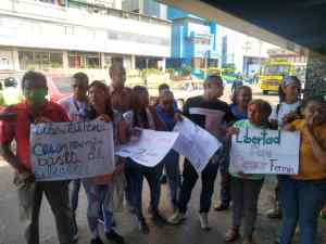 Familiares de enfermero detenido en Anzoátegui acudieron al Ministerio Público a exigir su liberación