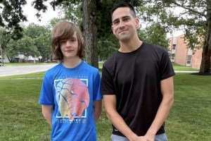 Buscaban donante de riñón para su hijo en Ohio y su profesor de matemática lo sorprendió con gesto conmovedor