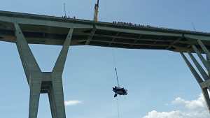 Identifican cadáver del conductor que se precipitó en el Lago de Maracaibo
