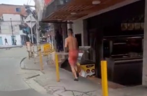 Dosis de “justicia”: Dejaron desnudos a par de ladrones para que pagaran por sus delitos (VIDEO)