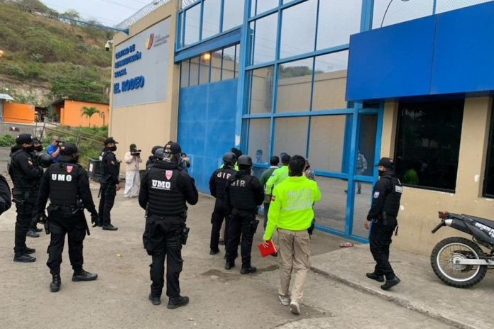 Guardias hallaron a cuatro reclusos ahorcados en una cárcel de Ecuador