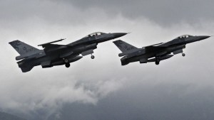 EEUU da “luz verde” a países europeos para entrenar a ucranianos en aviones F-16