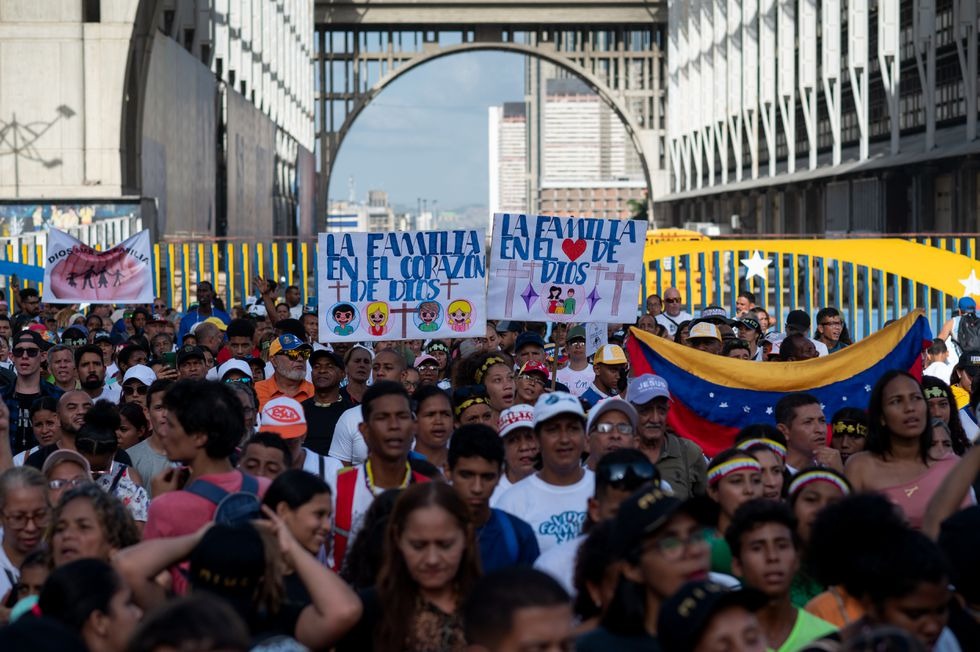 El País: El chavismo se abraza a los movimientos religiosos ultraconservadores venezolanos