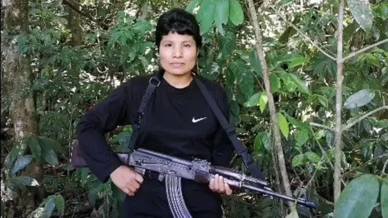 Quién es la “camarada Vilma”, cabecilla de Sendero Luminoso que empuña un AK-47