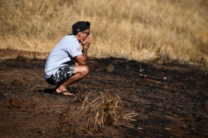 “Dios no estaba aquí”: la desesperanza echa raíces en pueblo de Hawái tras el incendio que arrasó con parte de la isla
